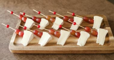 Сыр с фруктами - Фуршетное меню для детского праздника с доставкой в Находке