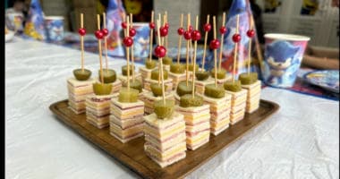 Канапе с беконом и маринованным огурцом - Фуршетное меню для детского праздника с доставкой в Находке