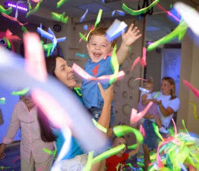 Неоновое ленточное шоу - фото услуги для детского праздника в Находке - фото 1