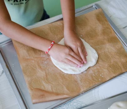 Делаем пиццу - фото услуги для детского праздника в Находке - фото 14