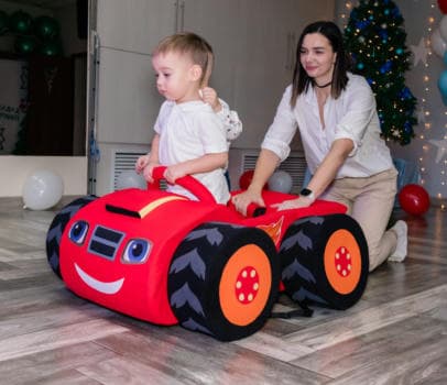 Мягкая машинка Маквин или Вспыш в прокат - фото услуги для детского праздника в Находке - фото 1