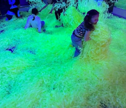 Неоновое Лайт ленточное шоу - фото услуги для детского праздника в Находке - фото 1