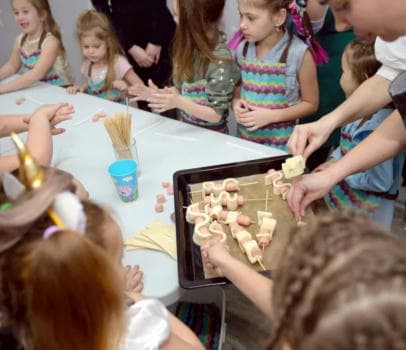 Сосиски в тесте - фото услуги для детского праздника в Находке - фото 17