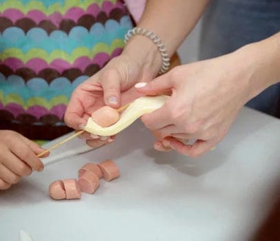 Сосиски в тесте - фото услуги для детского праздника в Находке - фото 21