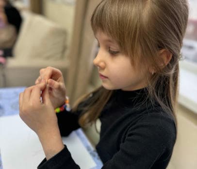 Браслет с шармами - фото услуги для детского праздника в Находке - фото 2