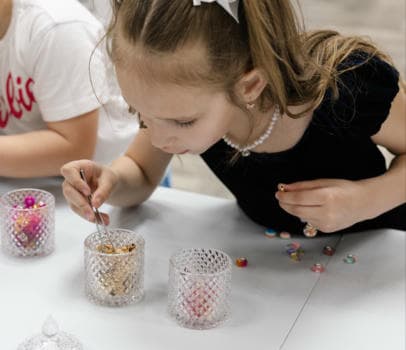 Браслет с шармами - фото услуги для детского праздника в Находке - фото 16