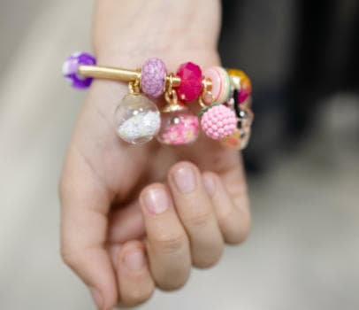 Браслет с шармами - master-class в Находке, цена 2000 руб.